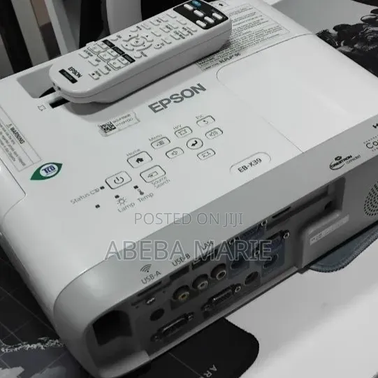 BRAND NEW  EPSON Projector 
👉Has Remote 
Model Name: