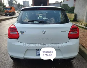 Suzuki Swift 2022 White
