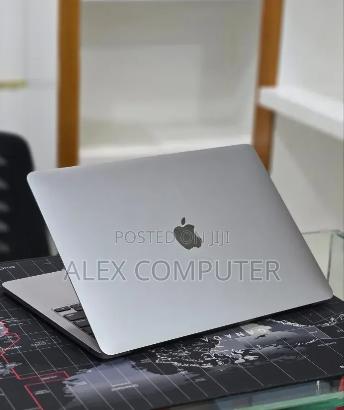 New Laptop Apple MacBook Pro 2022 M2 16GB Apple M2 SSD 512GB