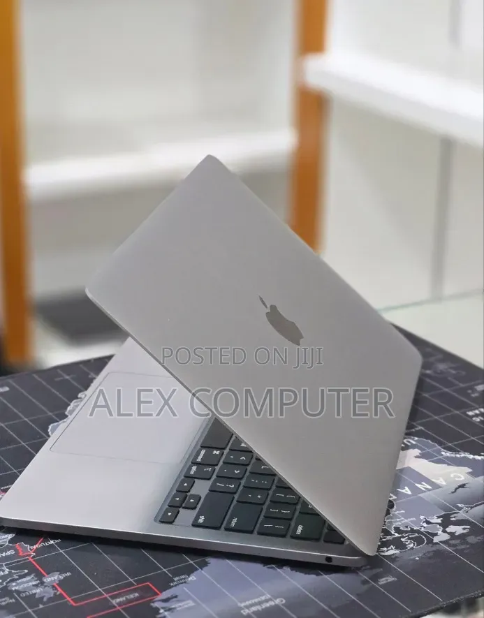 New Laptop Apple MacBook Pro 2022 M2 16GB Apple M2 SSD 512GB