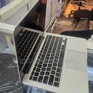 New Laptop Apple MacBook Pro 2015 8GB Intel Core i5 SSD 256GB