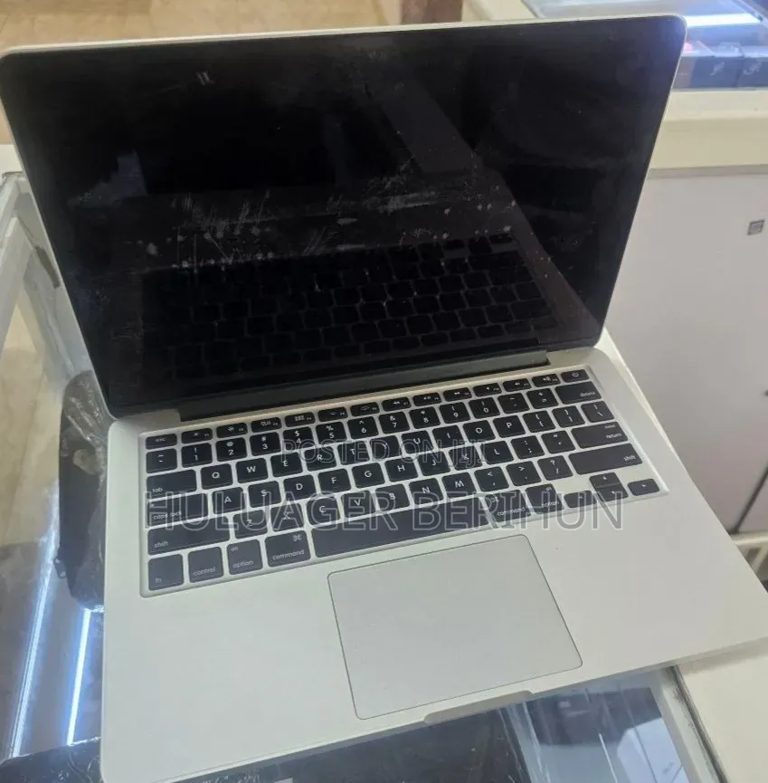 New Laptop Apple MacBook Pro 2015 8GB Intel Core i5 SSD 256GB