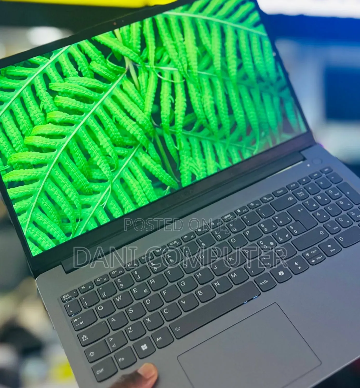 New Laptop Lenovo LOQ 15IRH8 16GB Intel Core i5 SSD 512GB