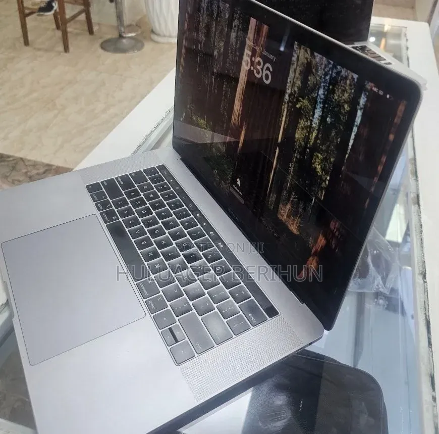 New Laptop Apple MacBook Pro 2018 16GB Intel Core i7 SSD 512GB