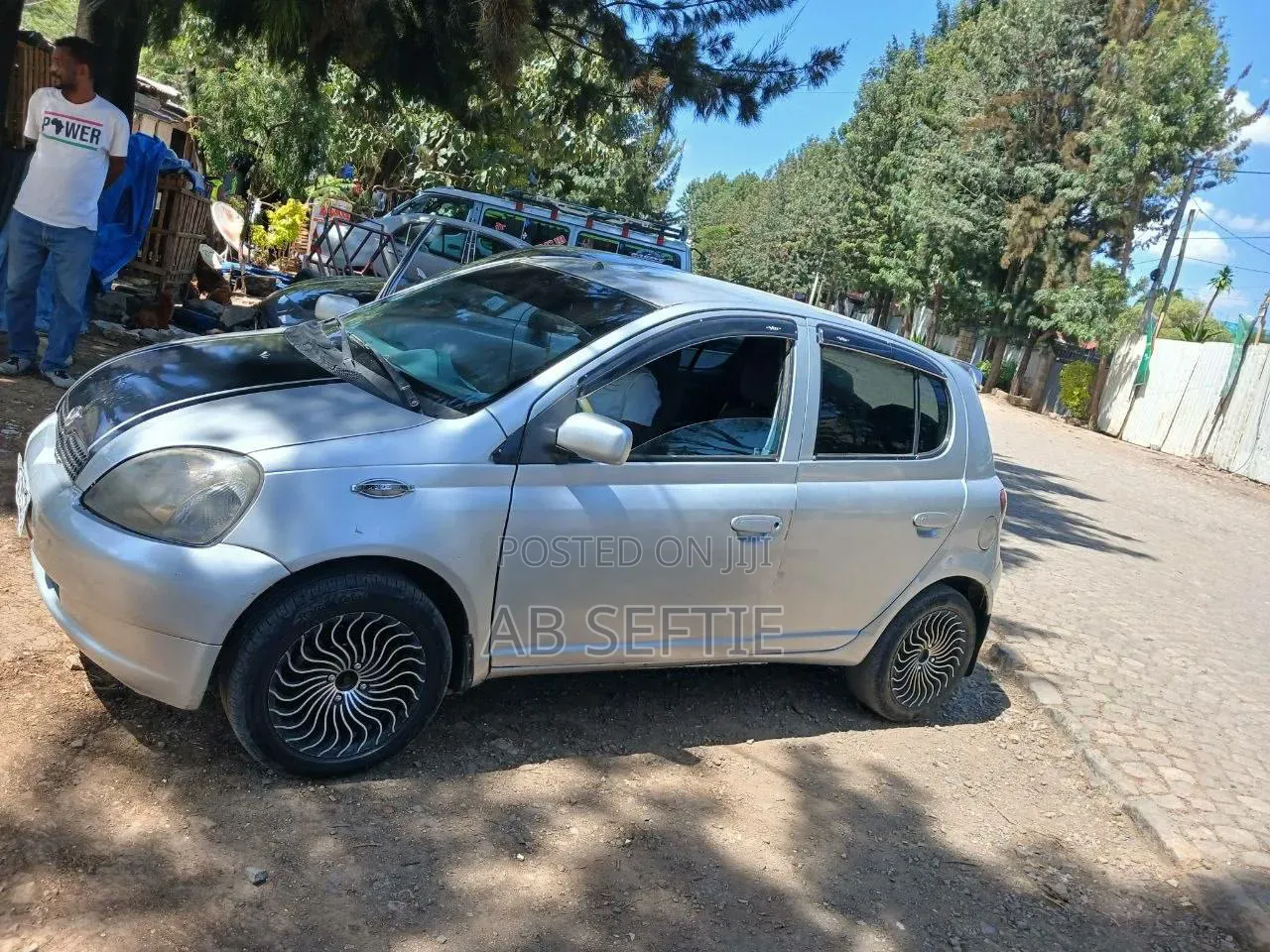 Toyota Vitz 2000 Silver