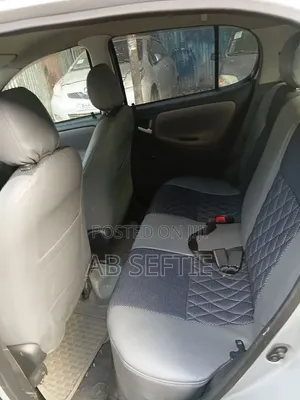 Toyota Vitz 2000 Silver