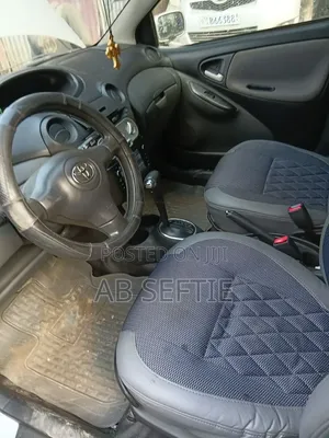 Toyota Vitz 2000 Silver