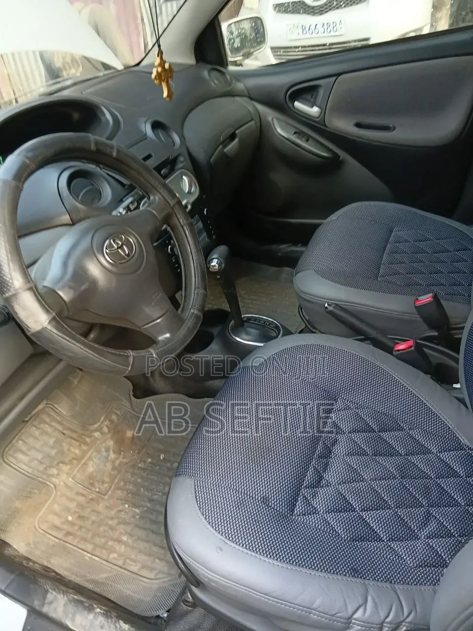 Toyota Vitz 2000 Silver