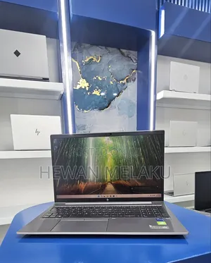 New Laptop HP ZBook Firefly G8 16GB Intel Core i7 SSD 512GB