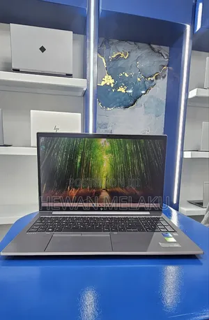 New Laptop HP ZBook Firefly G8 16GB Intel Core i7 SSD 512GB