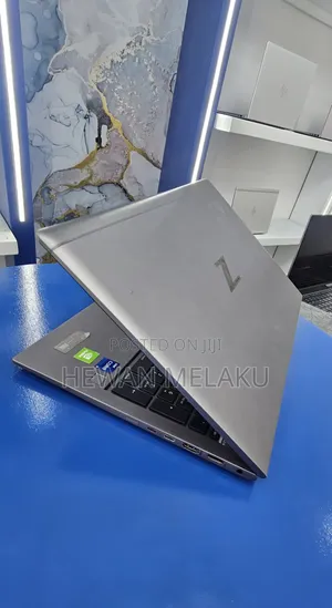 New Laptop HP ZBook Firefly G8 16GB Intel Core i7 SSD 512GB