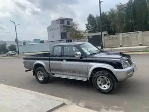 Mitsubishi L200 2003