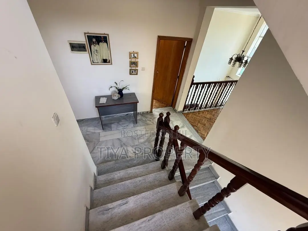 5bdrm House in Tiya Property, Bole for sale