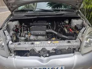 Toyota Vitz 2001 Silver