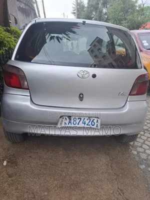 Toyota Vitz 2001 Silver