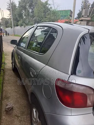 Toyota Vitz 2001 Silver