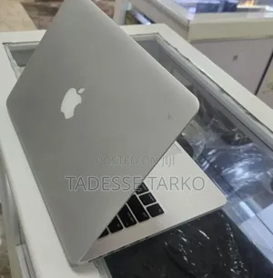 New Laptop Apple MacBook Pro 2015 8GB Intel Core i5 SSD 256GB