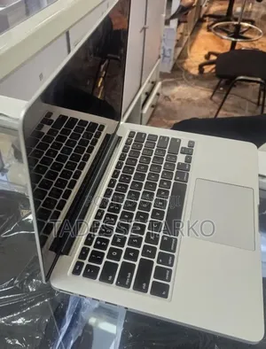 New Laptop Apple MacBook Pro 2015 8GB Intel Core i5 SSD 256GB