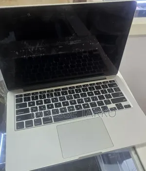 New Laptop Apple MacBook Pro 2015 8GB Intel Core i5 SSD 256GB