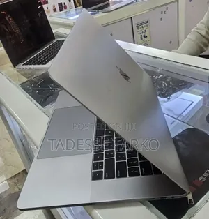 New Laptop Apple MacBook Pro 2018 16GB Intel Core i7 SSD 512GB