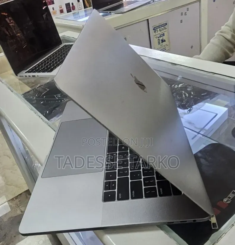New Laptop Apple MacBook Pro 2018 16GB Intel Core i7 SSD 512GB
