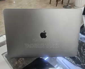 New Laptop Apple MacBook Pro 2018 16GB Intel Core i7 SSD 512GB