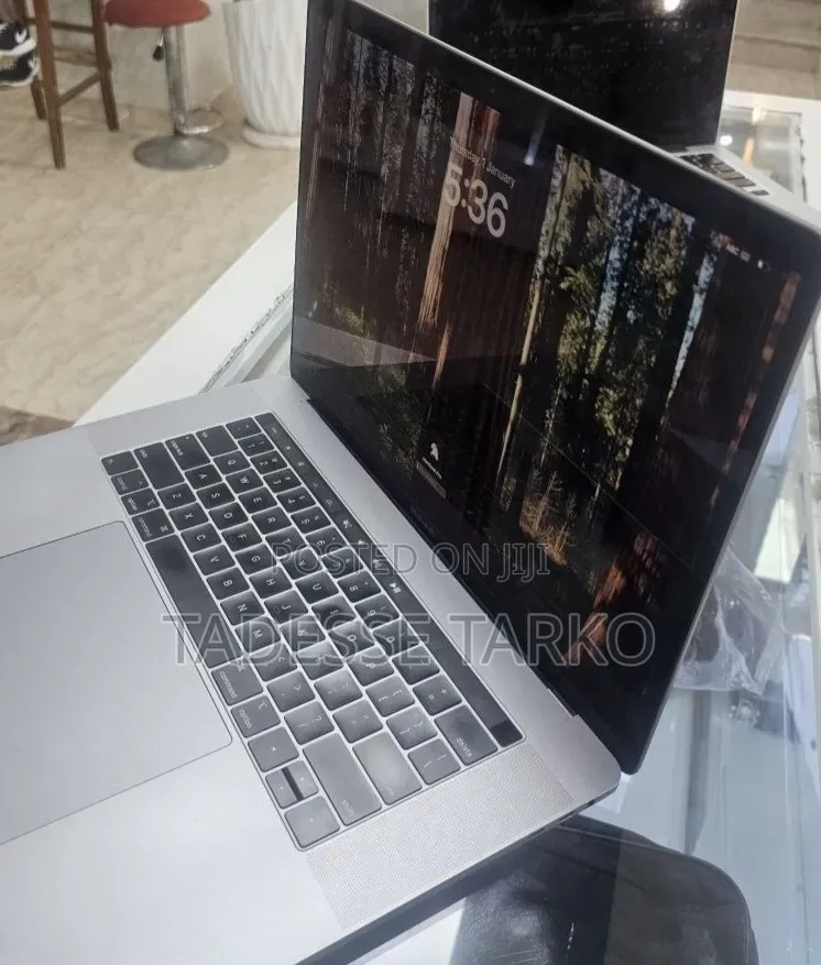 New Laptop Apple MacBook Pro 2018 16GB Intel Core i7 SSD 512GB