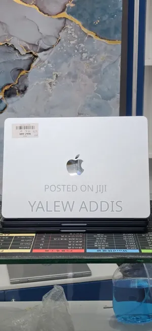 New Laptop Apple MacBook Air 2025 M4 16GB Apple M4 SSD 256GB