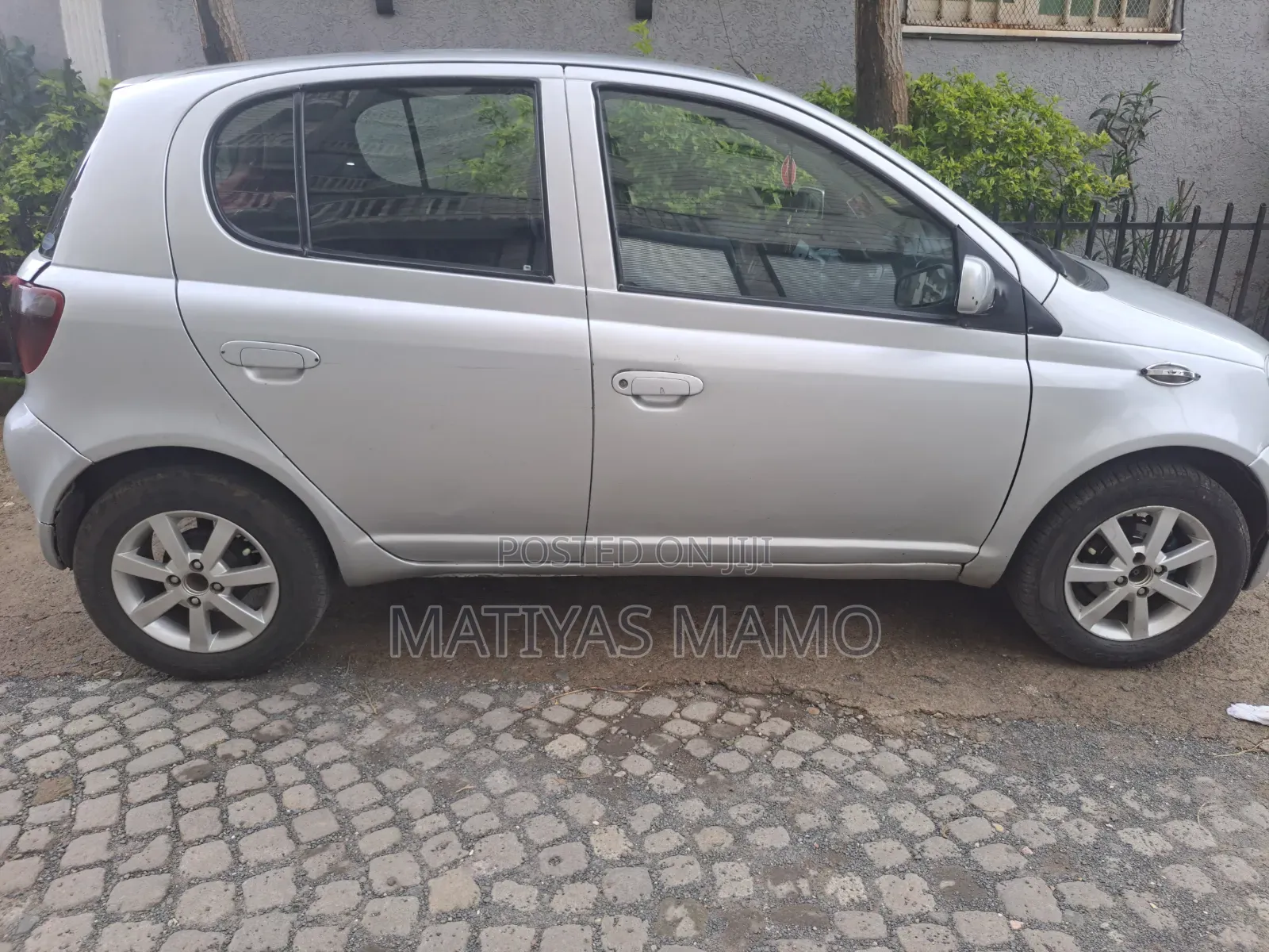 Toyota Vitz 2001 Silver
