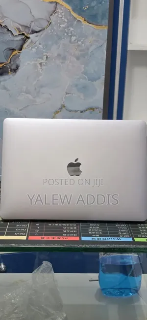 New Laptop Apple MacBook Pro 2022 M2 8GB Apple M2 SSD 256GB