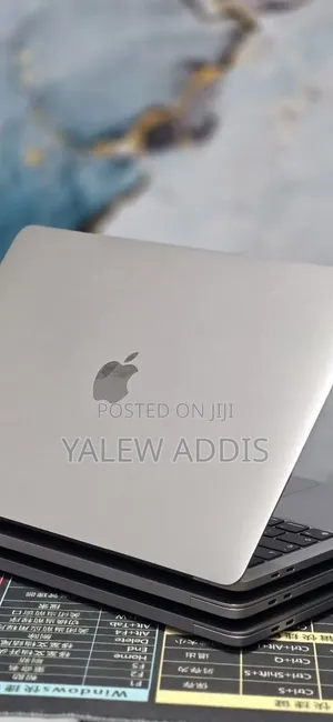 New Laptop Apple MacBook Pro 2020 M1 8GB Apple M1 SSD 512GB
