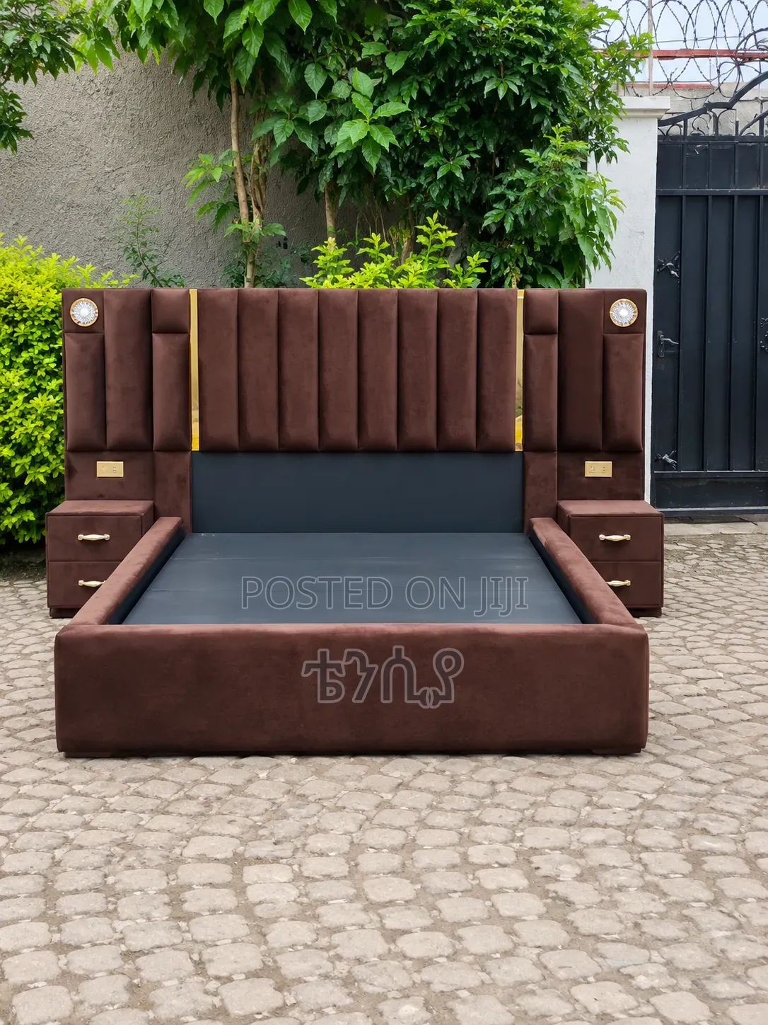 Luxury Velvet Bed With Built-in Nightstands