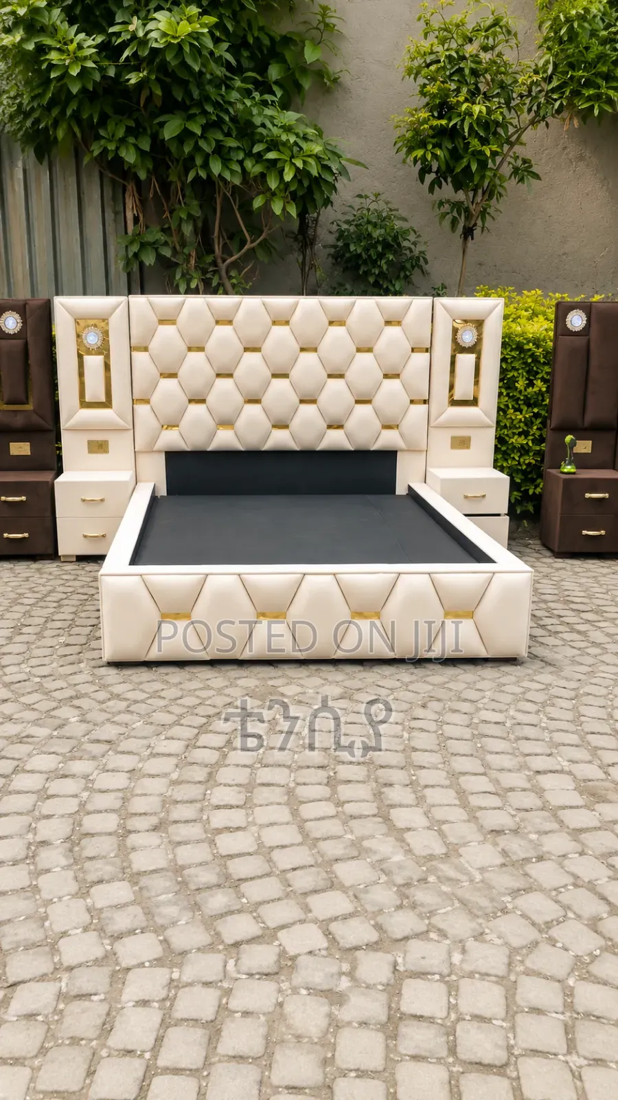 Luxury Velvet Bed With Built-in Nightstands