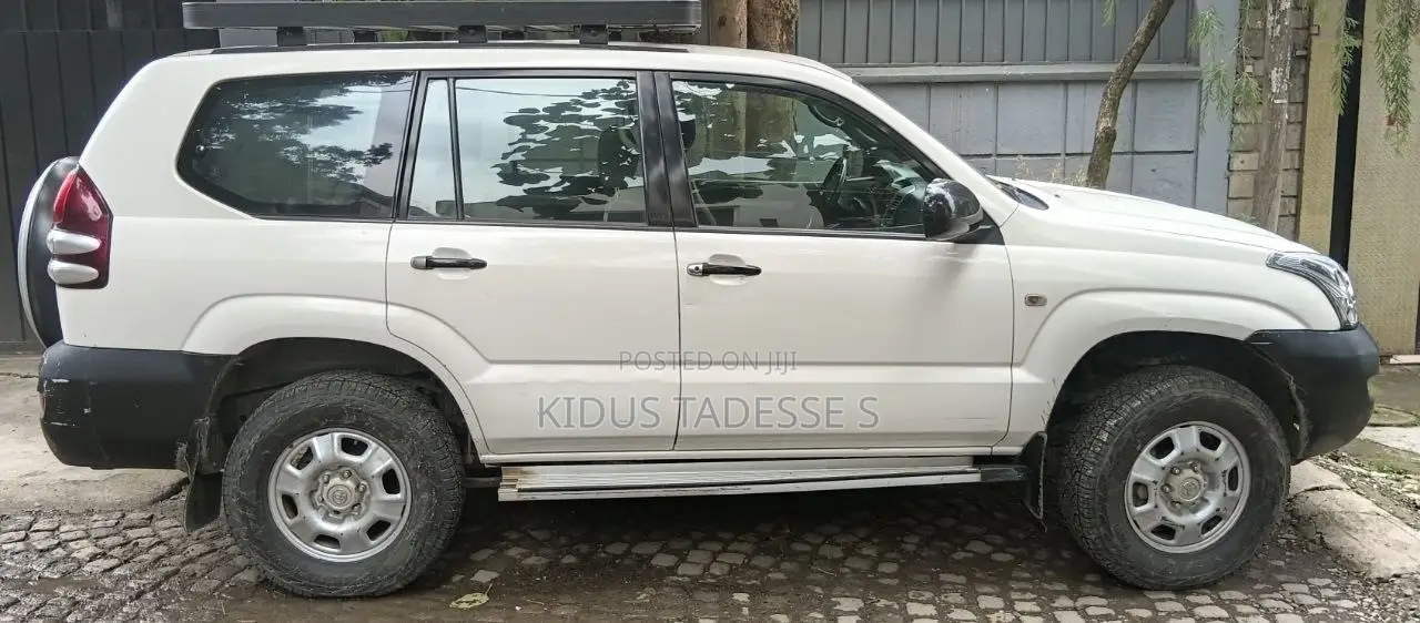 Toyota Land Cruiser 2007 White