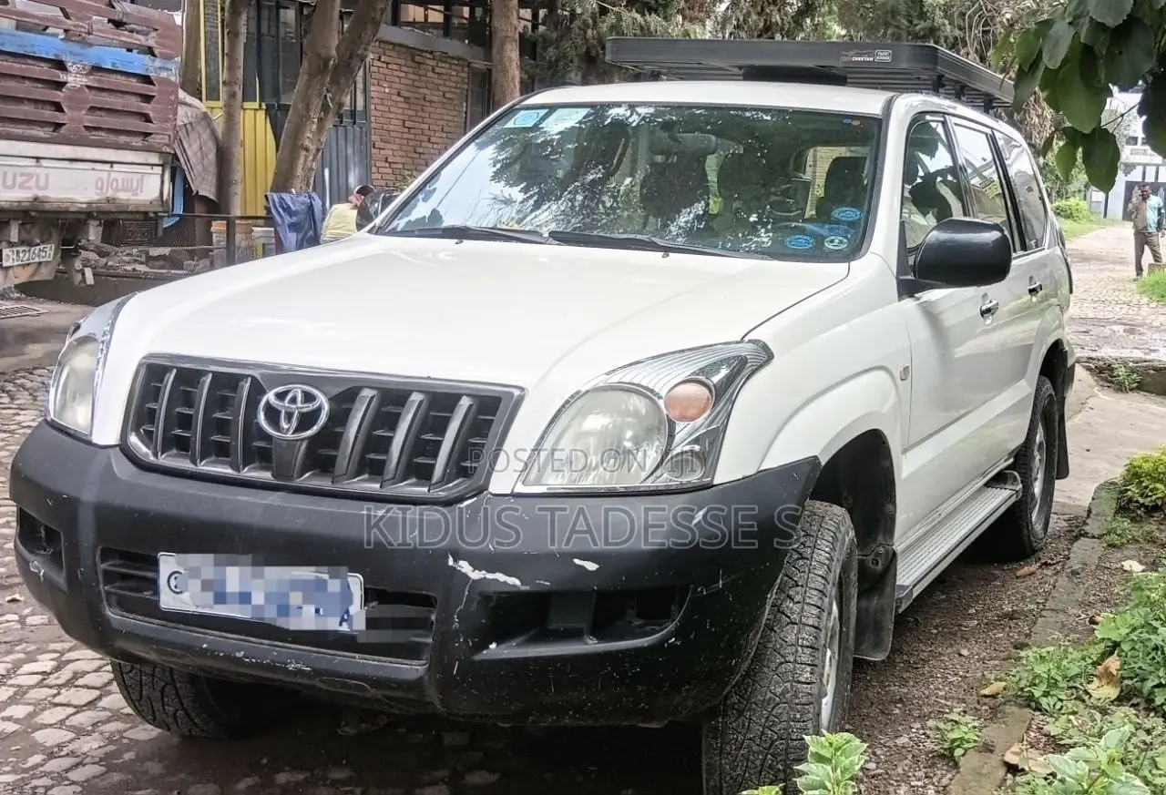 Toyota Land Cruiser 2007 White