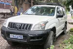 Toyota Land Cruiser 2007 White
