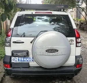 Toyota Land Cruiser 2007 White