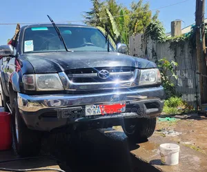 Toyota Hilux 2004 Black