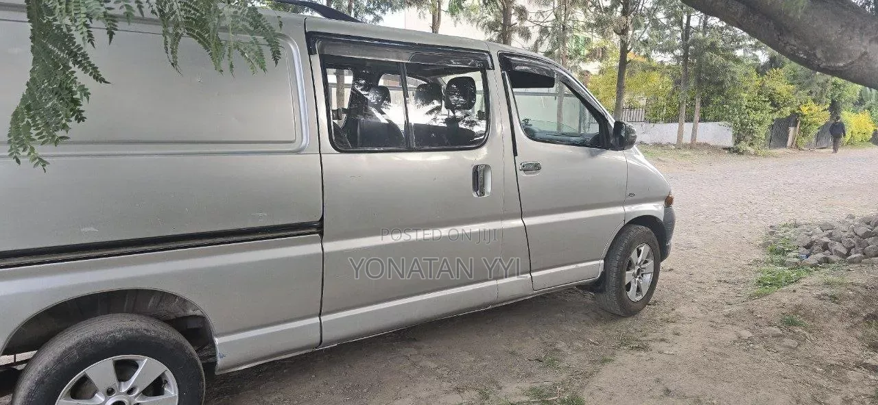 Toyota Raum 2001 Gray