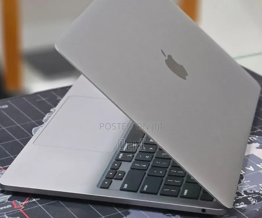 New Laptop Apple MacBook Pro 2022 M2 16GB Apple M2 SSD 512GB