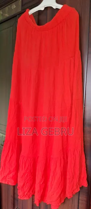 Brand New Very Comfortable Women Skirt. Size L. 2500br