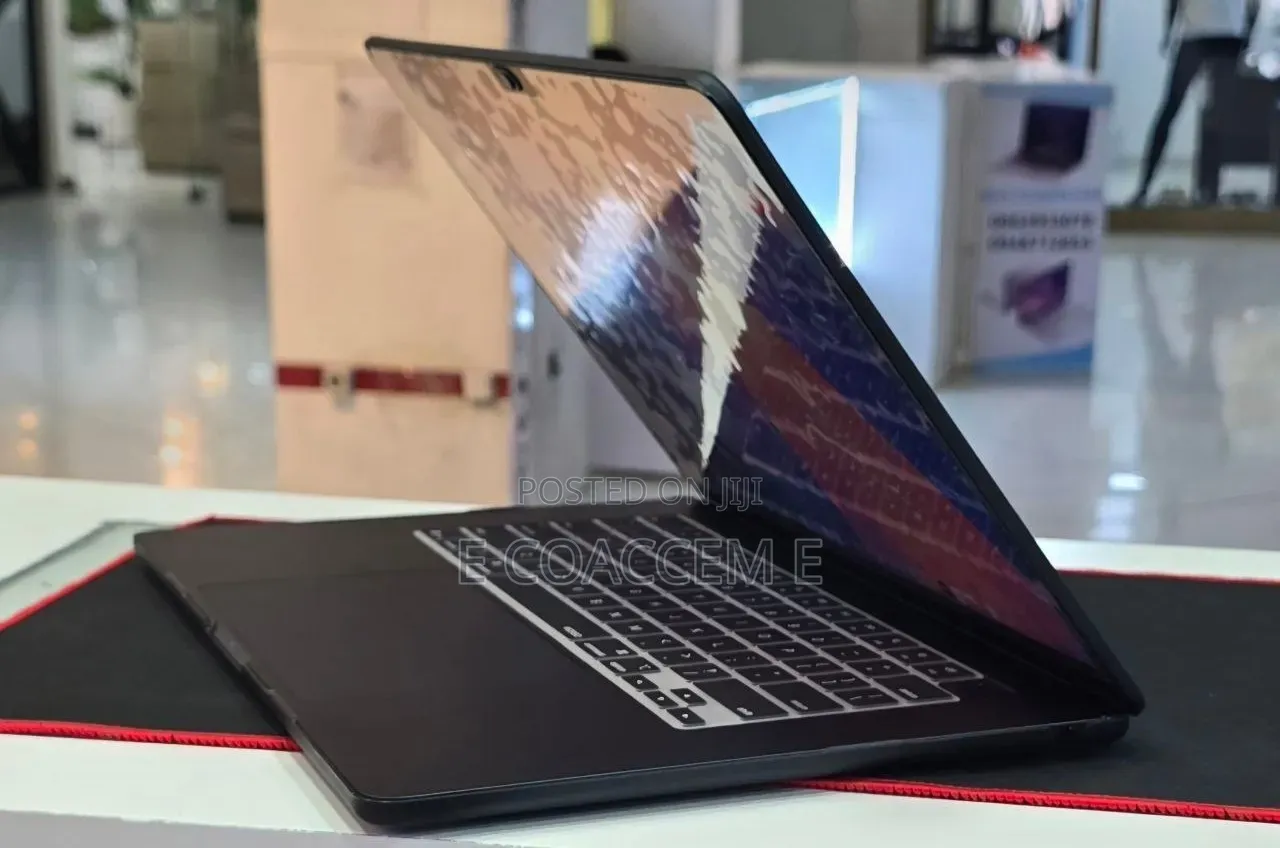 New Laptop Apple MacBook 16GB Apple M5 SSD 512GB