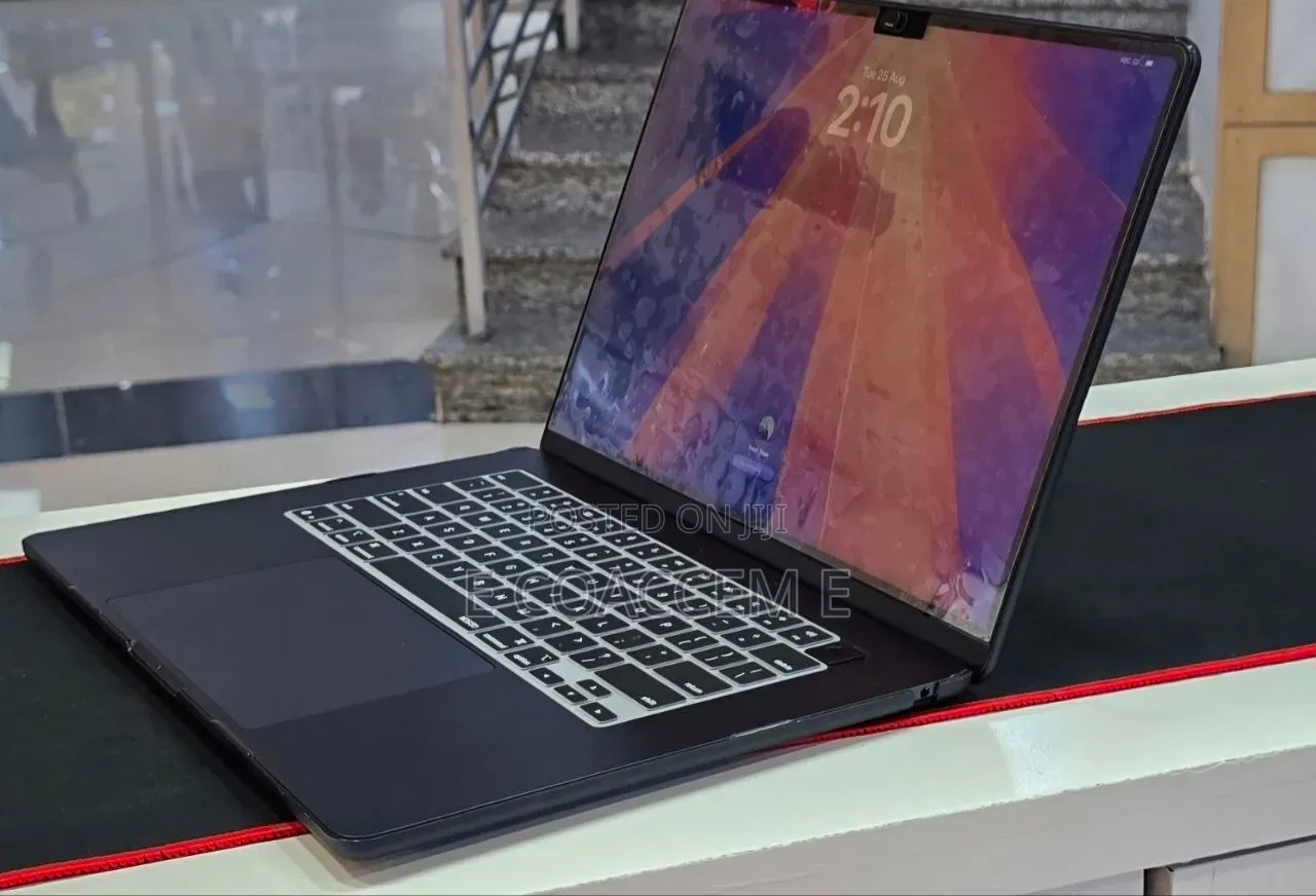New Laptop Apple MacBook 16GB Apple M5 SSD 512GB