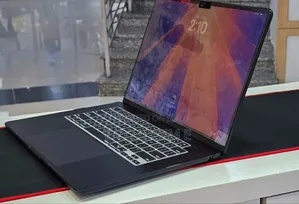 New Laptop Apple MacBook 16GB Apple M5 SSD 512GB