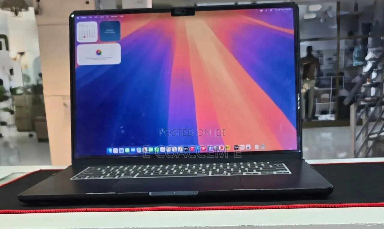 New Laptop Apple MacBook 16GB Apple M5 SSD 512GB