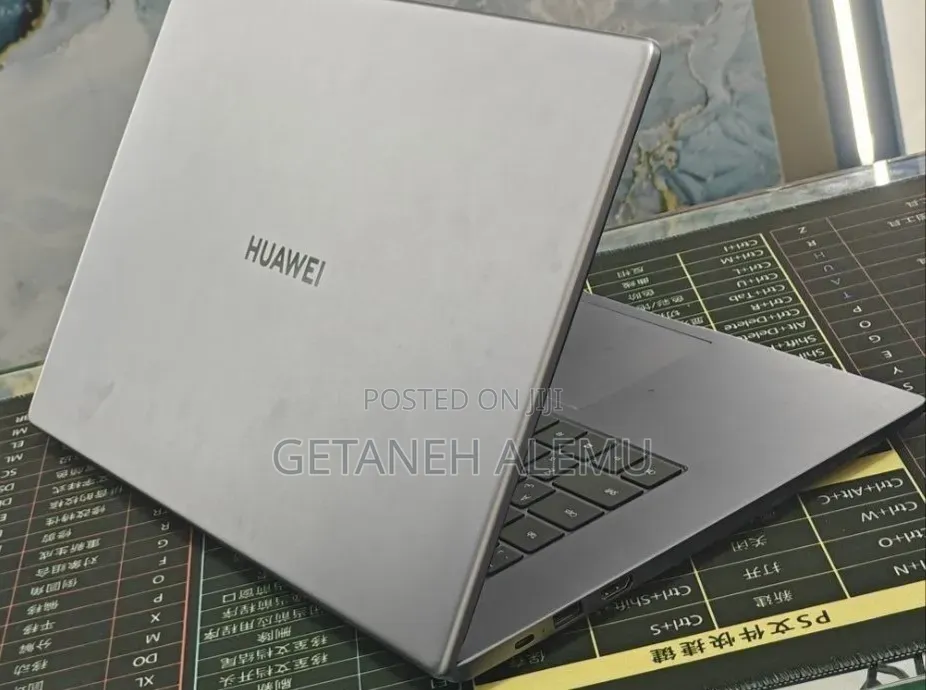 New Laptop Huawei MateBook 13 WRT-W19E 8GB Intel Core i3 SSD 256GB