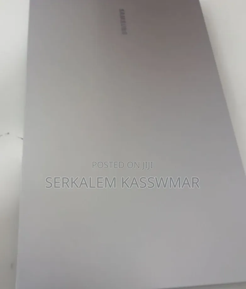 New Laptop Samsung Galaxy Book4 8GB Intel Core i5 SSD 512GB