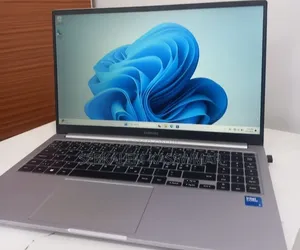 New Laptop Samsung Galaxy Book4 8GB Intel Core i5 SSD 512GB