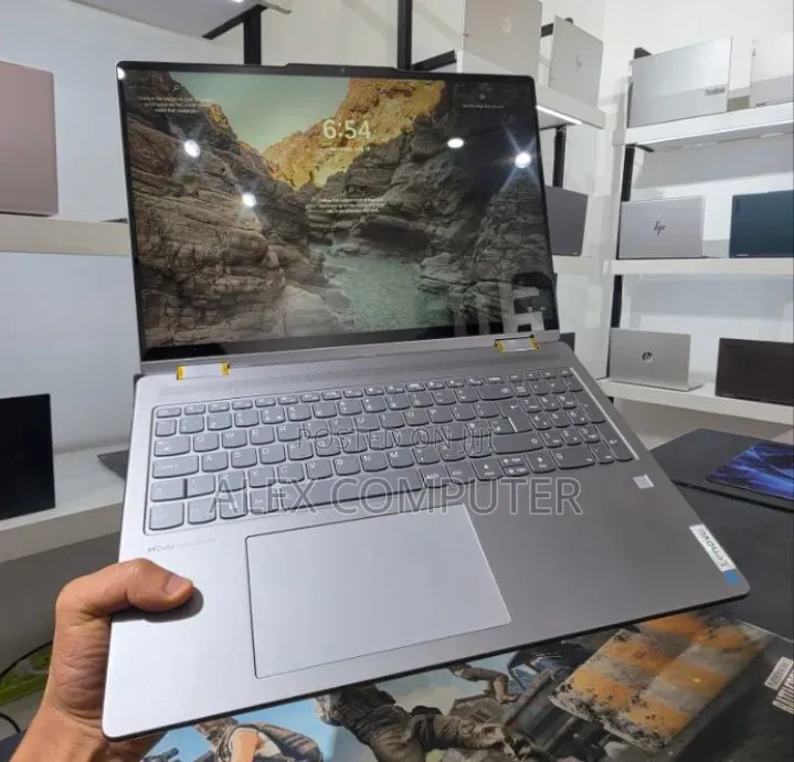 New Laptop Lenovo 16GB AMD Ryzen 7 SSD 512GB