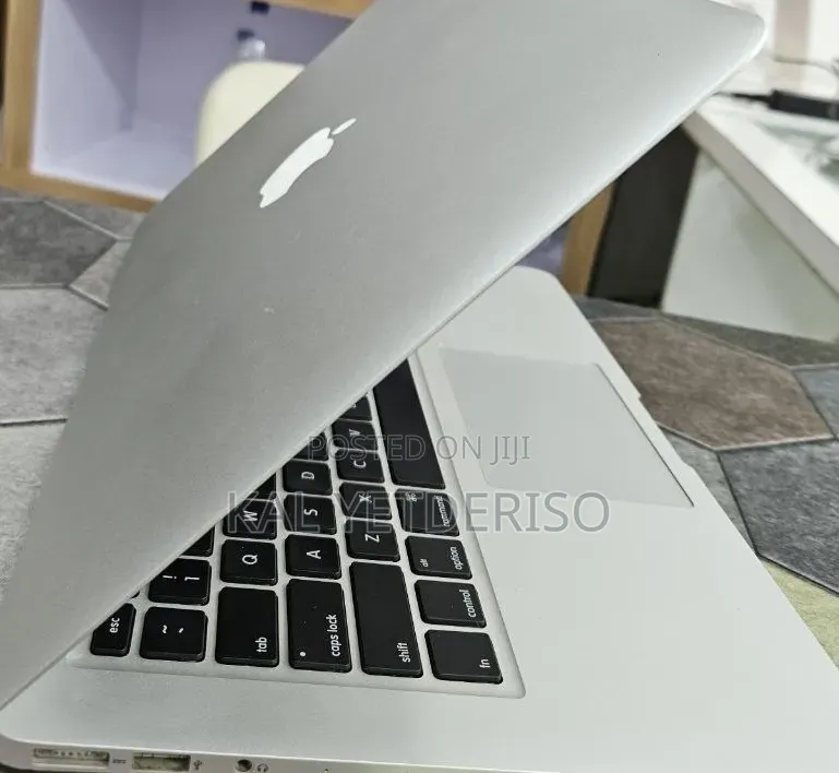 New Laptop Apple MacBook Air 2015 8GB Intel Core i5 SSD 256GB